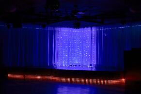 R Nite Star Inn & Suite