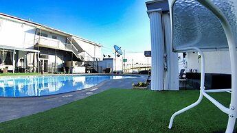 R Nite Star Inn & Suite