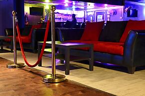 R Nite Star Inn & Suite