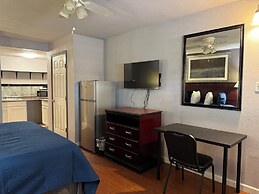 R Nite Star Inn & Suite