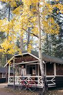 Johnston Canyon Lodge and Bungalows