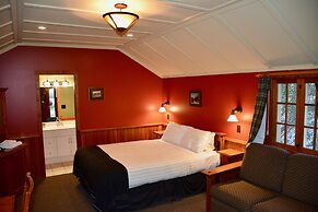 Johnston Canyon Lodge and Bungalows