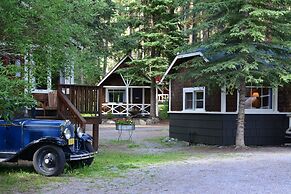 Johnston Canyon Lodge and Bungalows