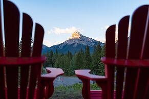 Johnston Canyon Lodge and Bungalows
