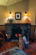 Johnston Canyon Lodge and Bungalows