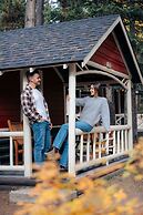 Johnston Canyon Lodge and Bungalows