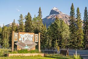 Johnston Canyon Lodge and Bungalows