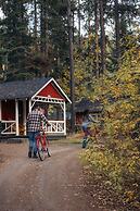 Johnston Canyon Lodge and Bungalows