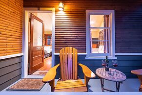 Johnston Canyon Lodge and Bungalows