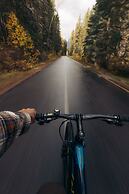 Johnston Canyon Lodge and Bungalows