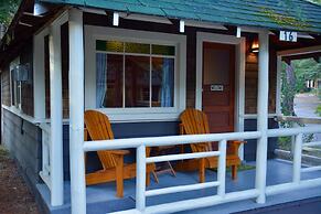 Johnston Canyon Lodge and Bungalows