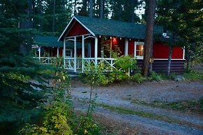 Johnston Canyon Lodge and Bungalows