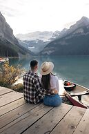 Johnston Canyon Lodge and Bungalows