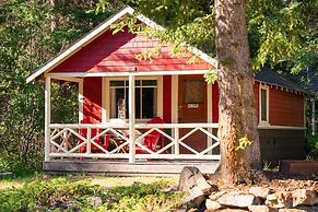 Johnston Canyon Lodge and Bungalows
