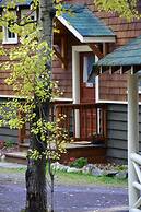 Johnston Canyon Lodge and Bungalows