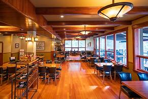 Johnston Canyon Lodge and Bungalows