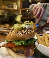 Johnston Canyon Lodge and Bungalows