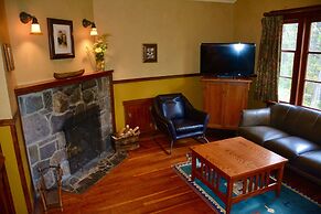 Johnston Canyon Lodge and Bungalows