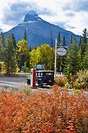 Johnston Canyon Lodge and Bungalows