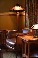 Johnston Canyon Lodge and Bungalows