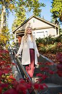 Johnston Canyon Lodge and Bungalows