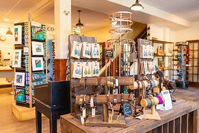 Johnston Canyon Lodge and Bungalows