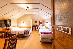 Johnston Canyon Lodge and Bungalows