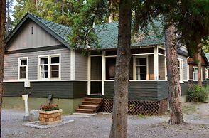 Johnston Canyon Lodge and Bungalows