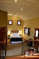 Johnston Canyon Lodge and Bungalows