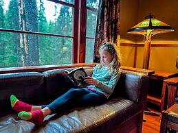 Johnston Canyon Lodge and Bungalows