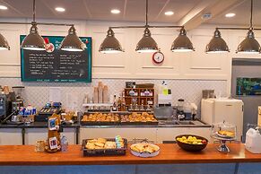 Johnston Canyon Lodge and Bungalows