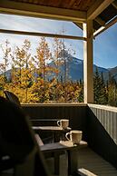 Johnston Canyon Lodge and Bungalows