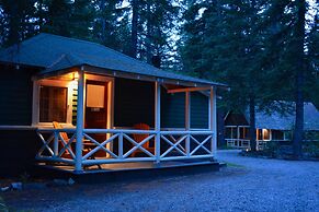 Johnston Canyon Lodge and Bungalows