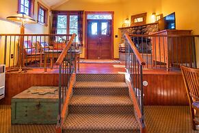 Johnston Canyon Lodge and Bungalows