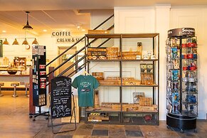 Johnston Canyon Lodge and Bungalows