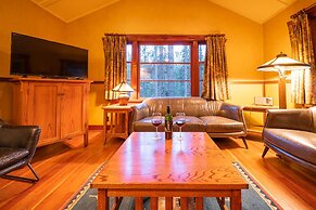 Johnston Canyon Lodge and Bungalows