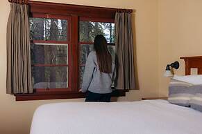 Johnston Canyon Lodge and Bungalows