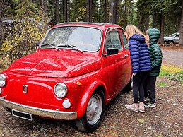 Johnston Canyon Lodge and Bungalows
