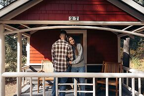 Johnston Canyon Lodge and Bungalows