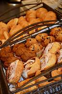 Johnston Canyon Lodge and Bungalows