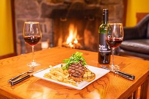 Johnston Canyon Lodge and Bungalows