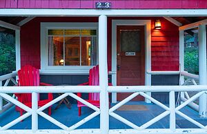 Johnston Canyon Lodge and Bungalows