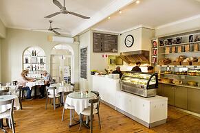 Queen’s Hotel by BON Hotels