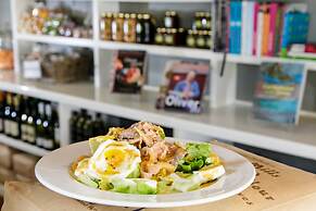 Queen’s Hotel by BON Hotels