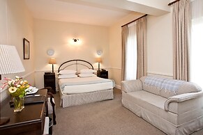 Queen’s Hotel by BON Hotels