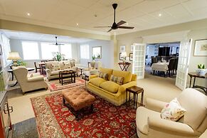 Queen’s Hotel by BON Hotels