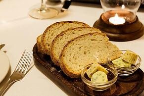 Queen’s Hotel by BON Hotels