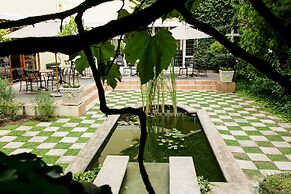 Queen’s Hotel by BON Hotels