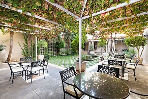 Queen’s Hotel by BON Hotels