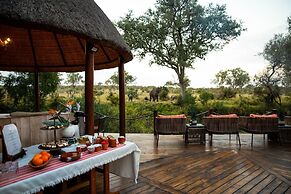 Hoyo Hoyo Safari Lodge